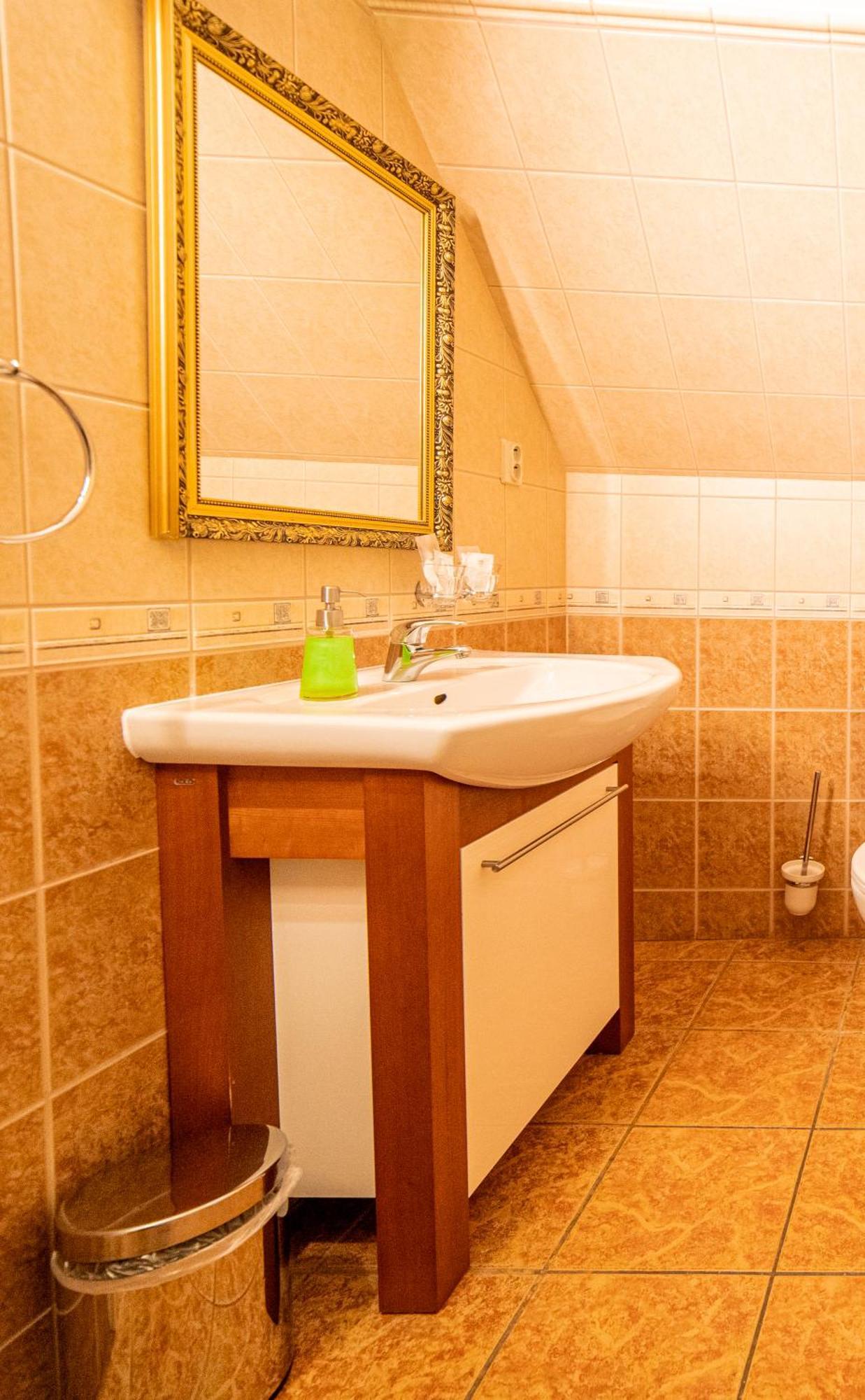 Penzion Cosmopolitan Ii. Banská Štiavnica Habitación foto