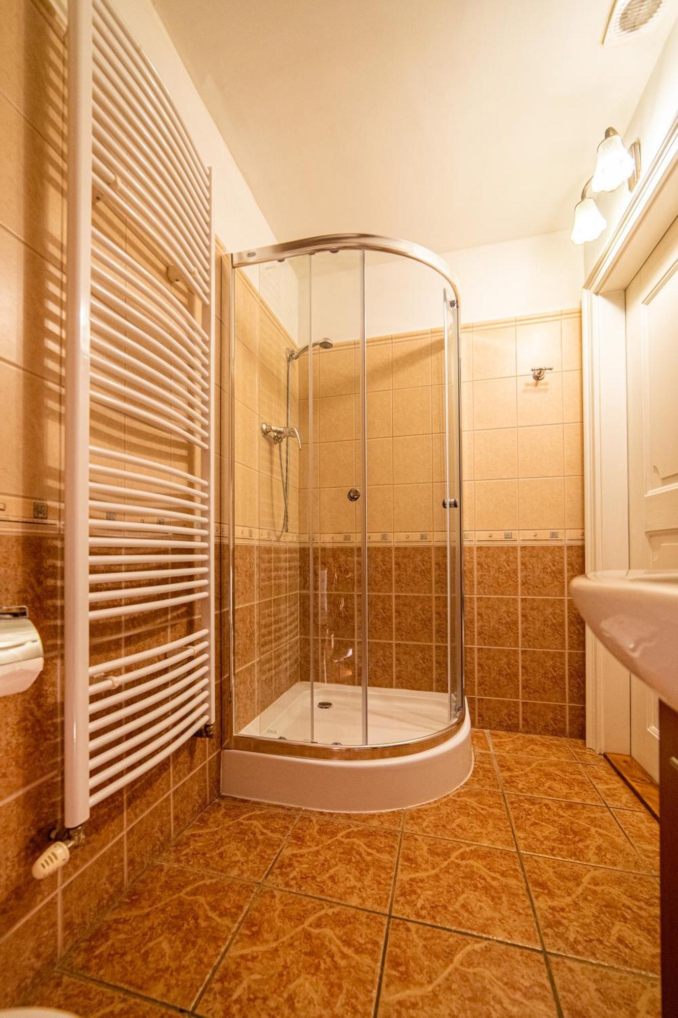 Penzion Cosmopolitan Ii. Banská Štiavnica Habitación foto